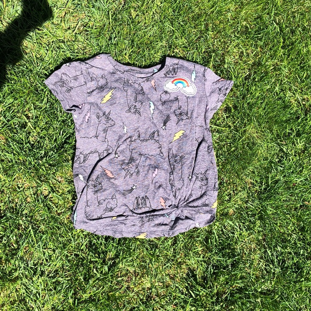 Grey T-Shirt with lightning bolts and lamacorns